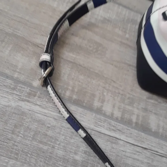 KATE SPADE..EVANGELIE LAUREL WAY..CRUISE STRIPE BAG - Picture 3 of 10